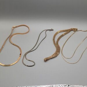 UNBRANDED LOT of 4 Necklaces